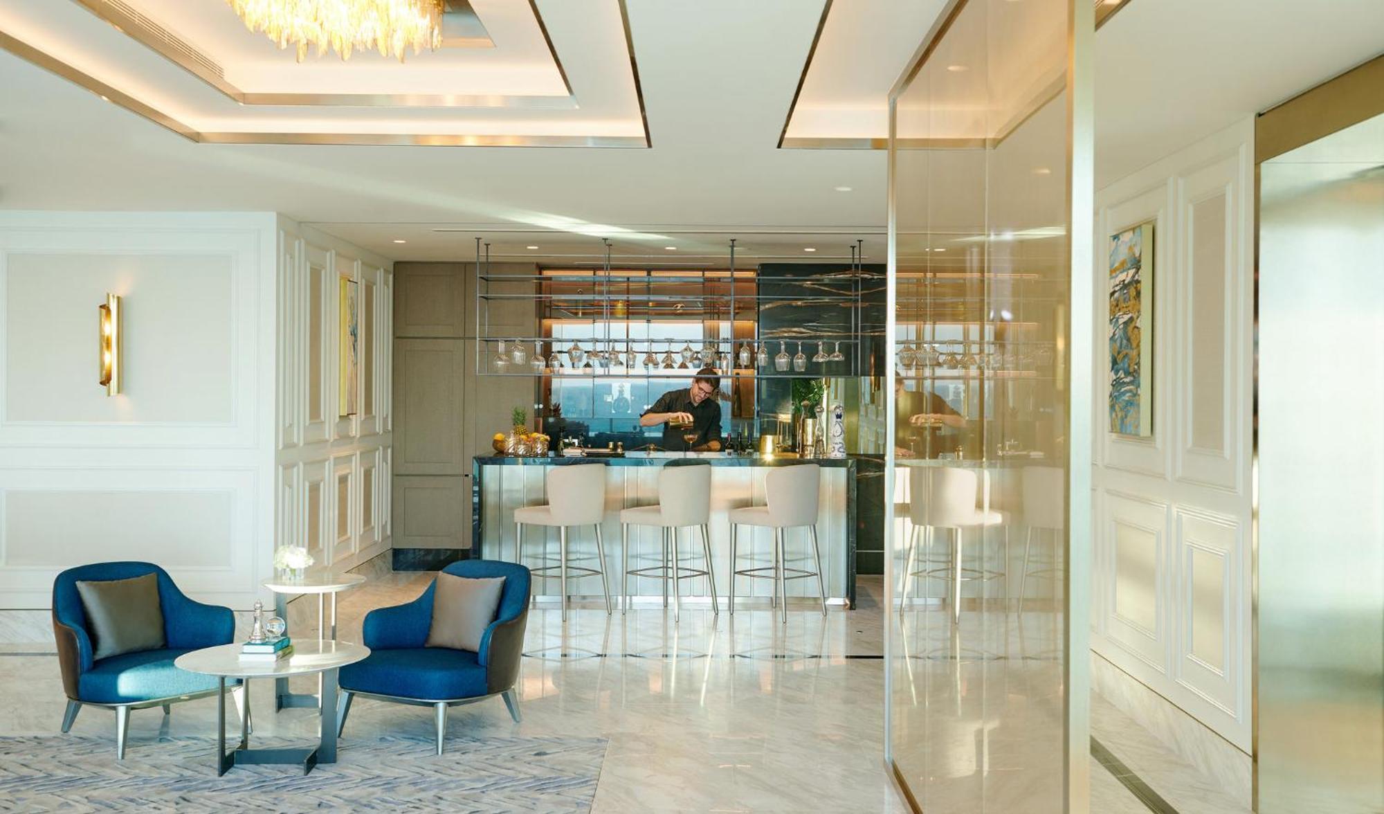 Mandarin Oriental Jumeira, Dubai Bagian luar foto The bar at the 101 Club