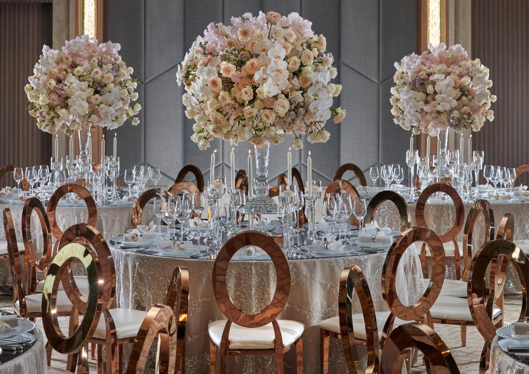 Mandarin Oriental Jumeira, Dubai Bagian luar foto The ballroom at the Ritz-Carlton, DIFC