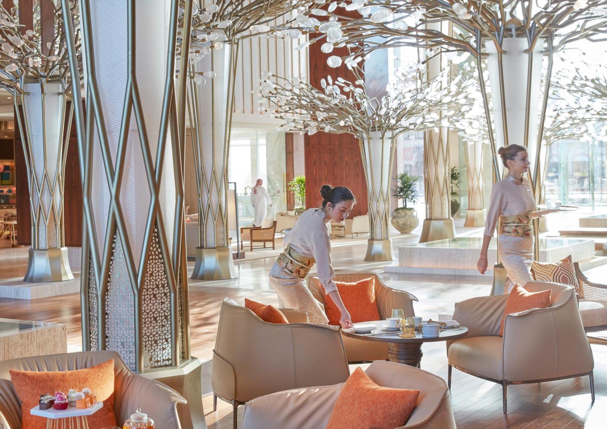 Mandarin Oriental Jumeira, Dubai Bagian luar foto The lobby of the hotel