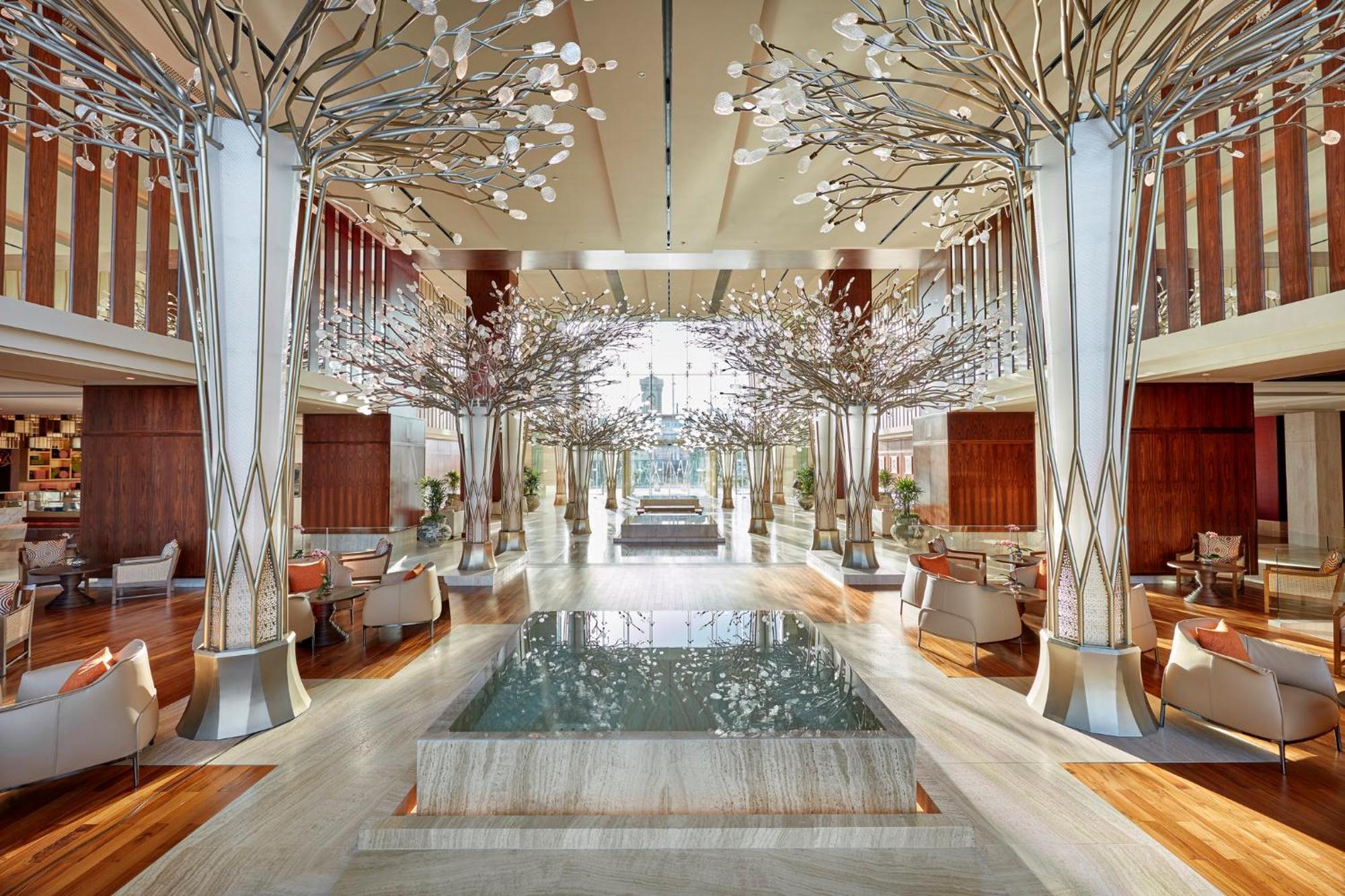 Mandarin Oriental Jumeira, Dubai Bagian luar foto The lobby of the hotel
