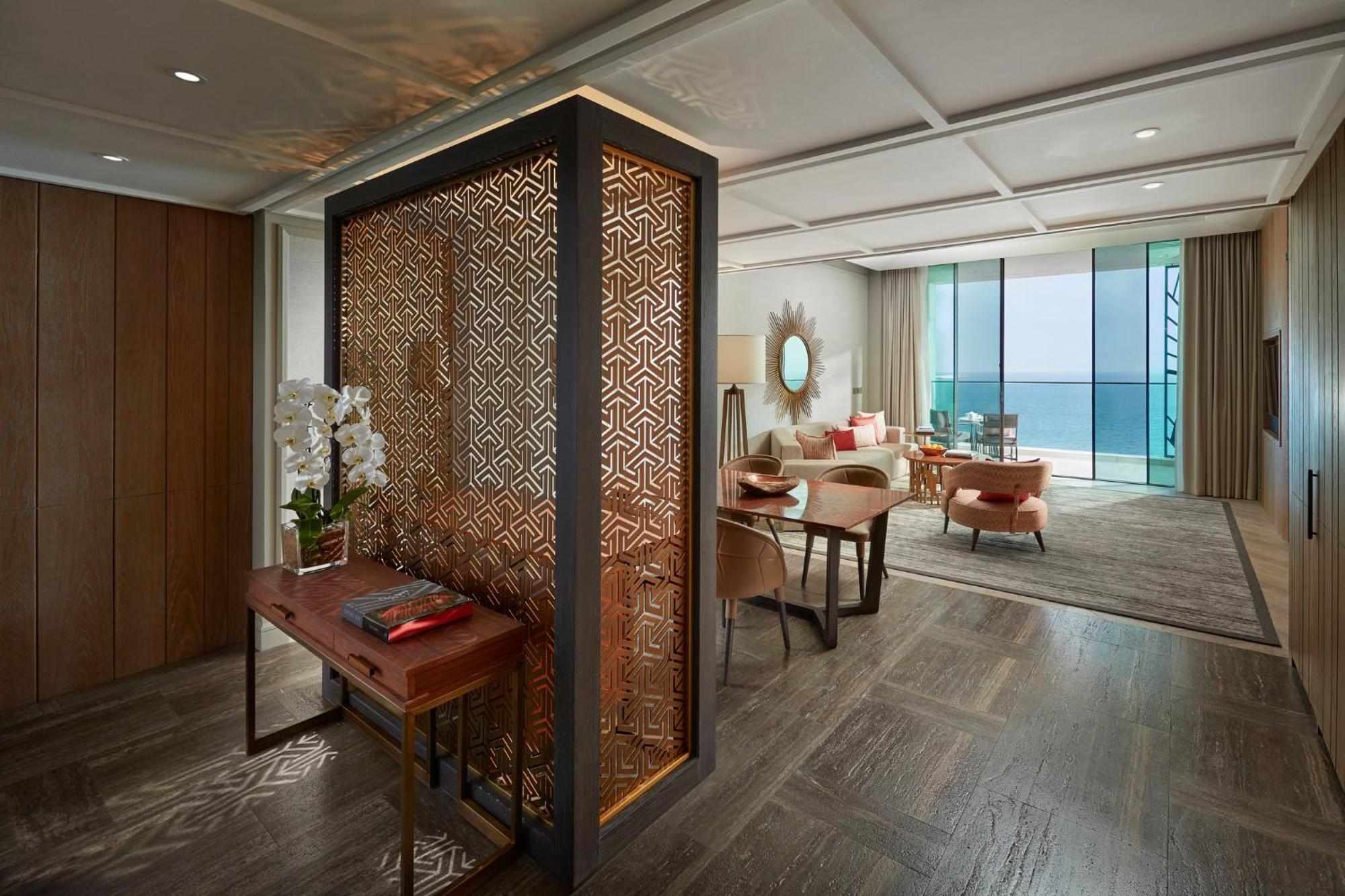 Mandarin Oriental Jumeira, Dubai Bagian luar foto A suite at the hotel